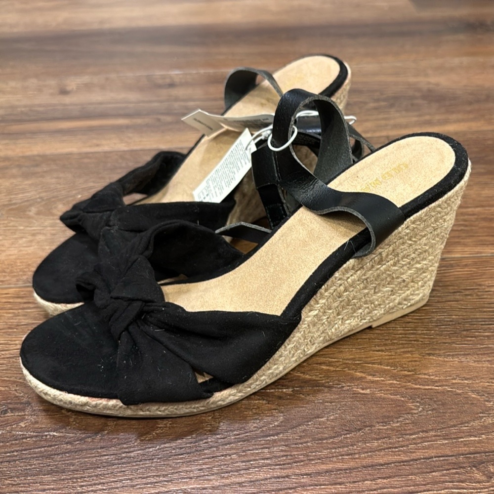 Women’s Wedges with Ankle Straps Old Navy, size 8